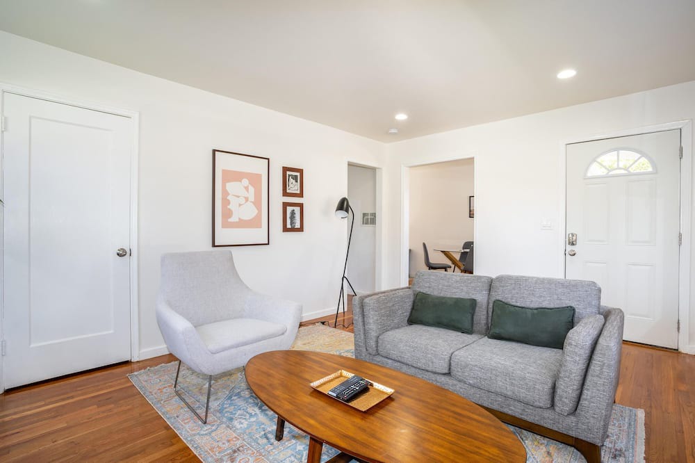Photo of Livingroom in Shoreline West