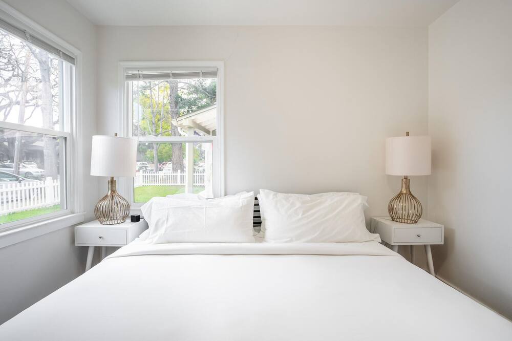 Photo of Bedroom in Shoreline West