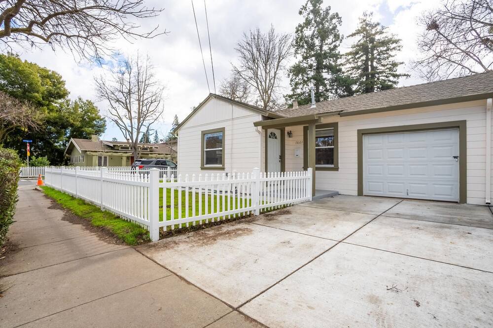 Photo of Outdoor in Shoreline West