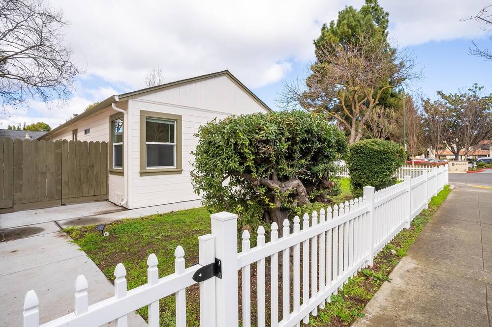 Photo of Outdoor in Shoreline West