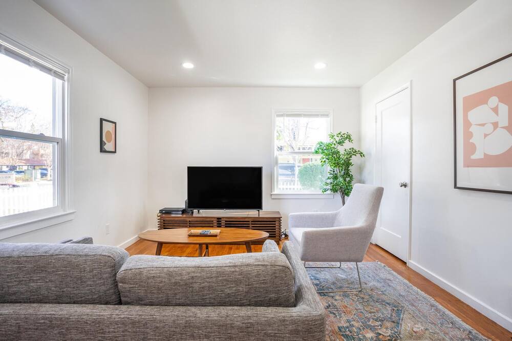 Photo of Livingroom in Shoreline West
