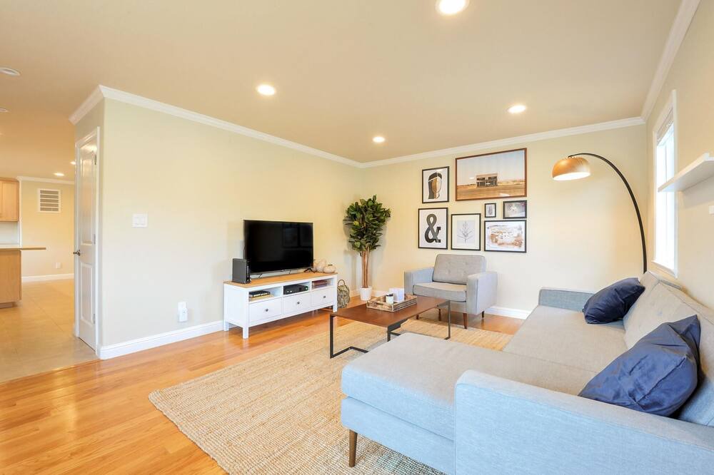 Photo of Livingroom in Nimitz