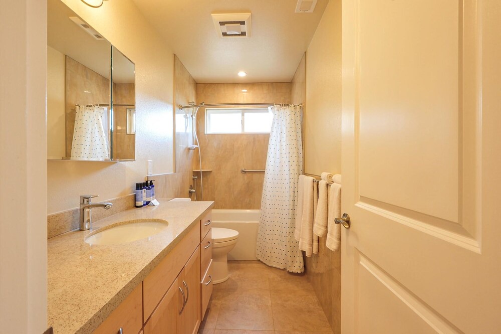 Photo of Bathroom in Nimitz