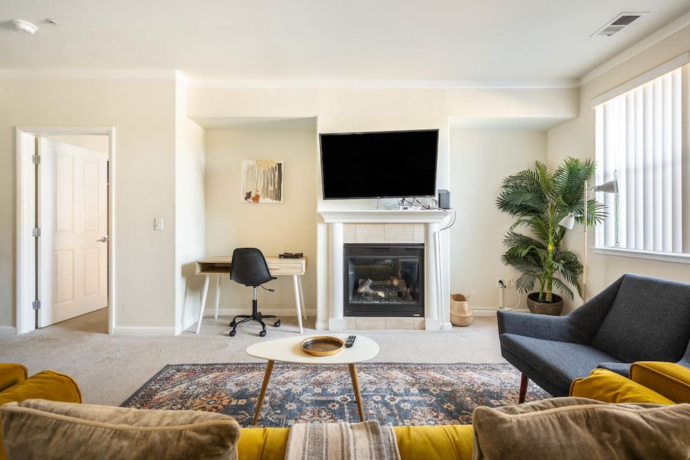 Photo of Livingroom in Central San Mateo