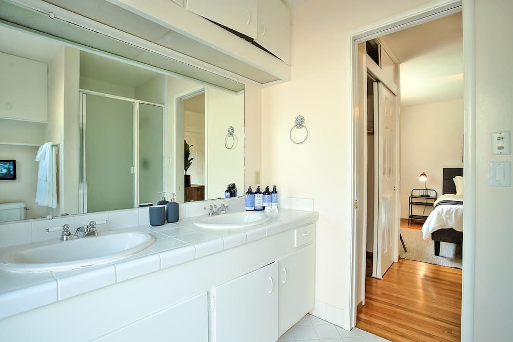 Photo of Bathroom in Sunnyvale West