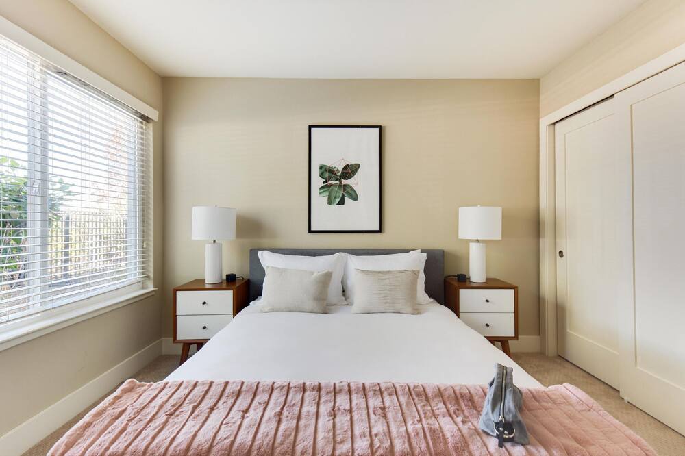 Photo of Bedroom in East San Mateo
