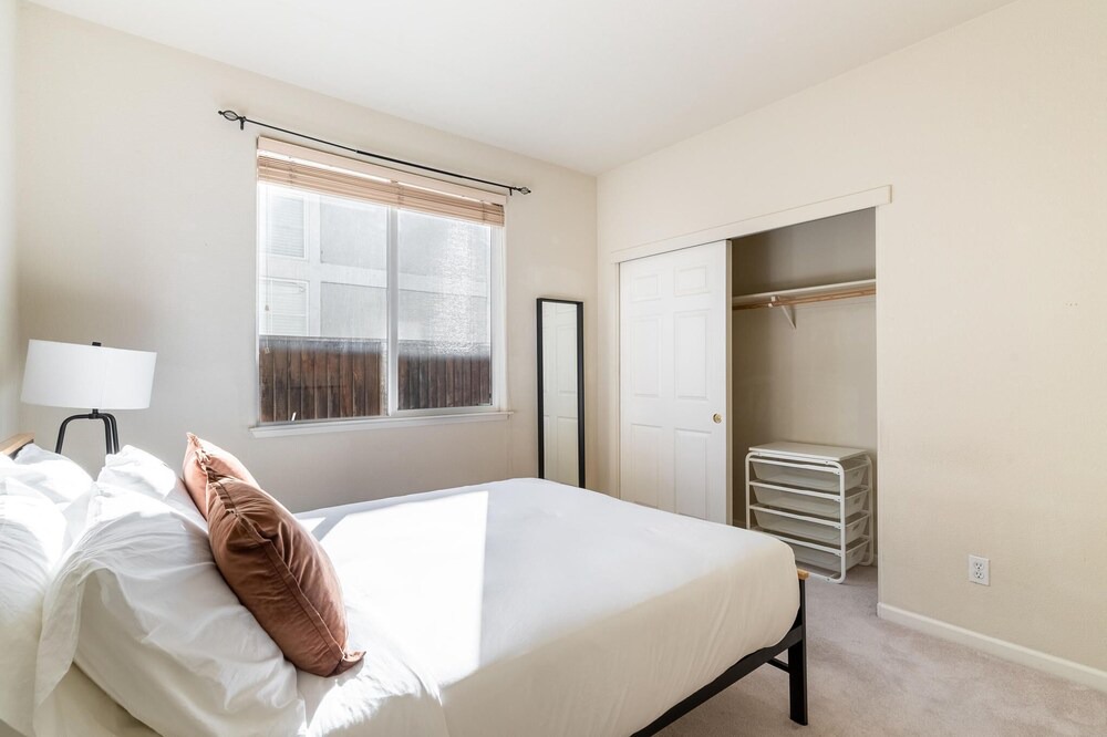 Photo of Bedroom in Newark