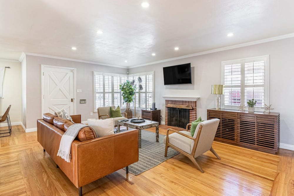 Photo of Livingroom in San Leandro