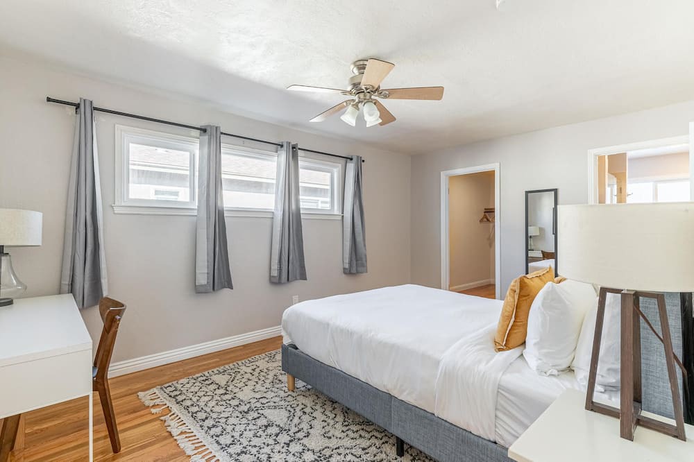 Photo of Bedroom in San Leandro