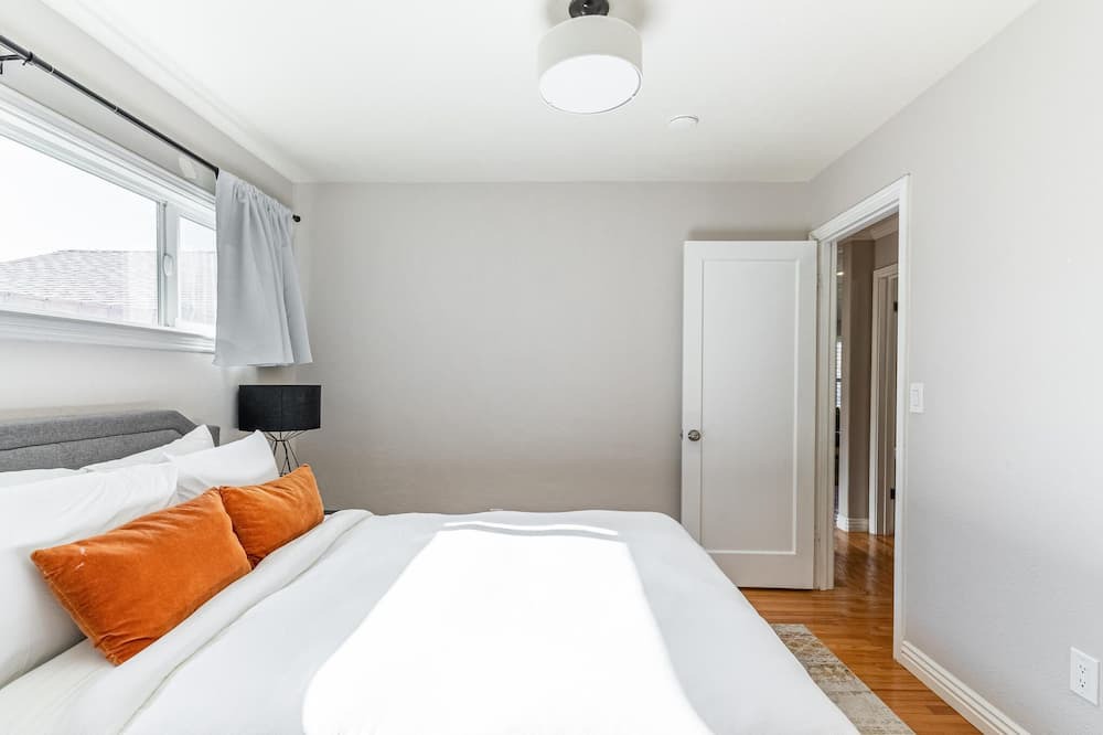 Photo of Bedroom in San Leandro