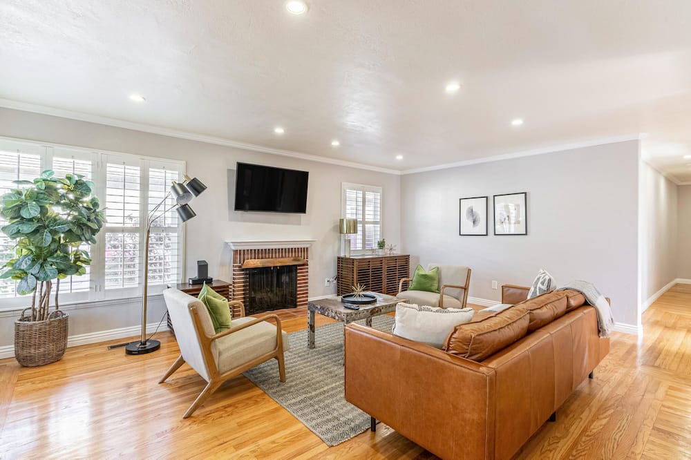 Photo of Livingroom in San Leandro