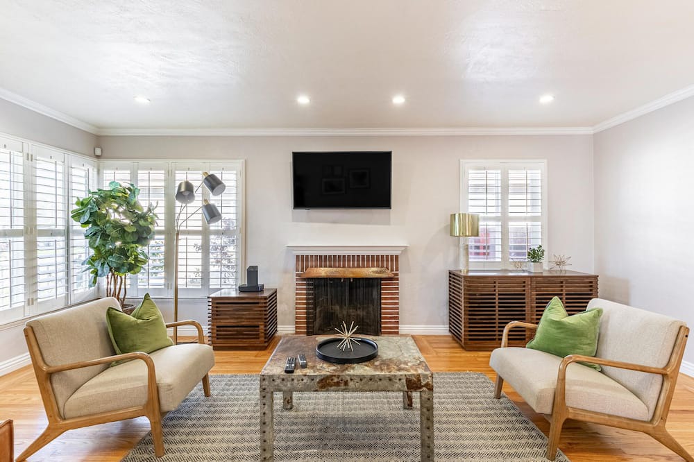 Photo of Livingroom in San Leandro