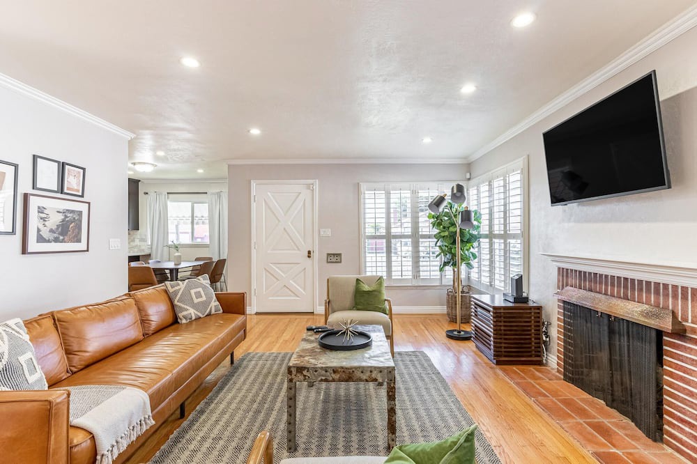 Photo of Livingroom in San Leandro