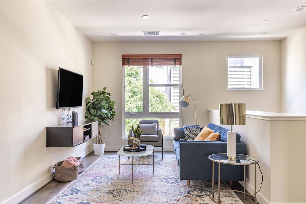 Photo of Livingroom in Hillsdale