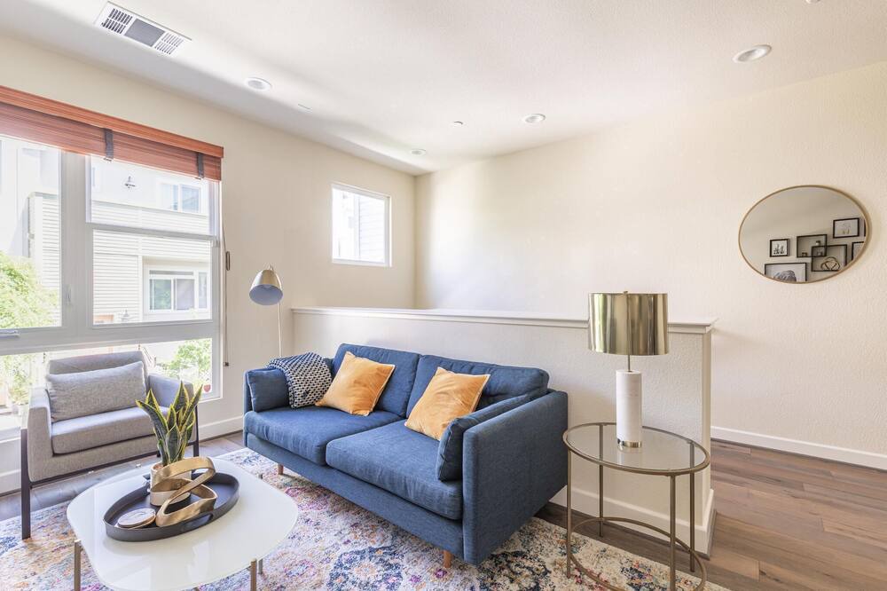 Photo of Livingroom in Hillsdale