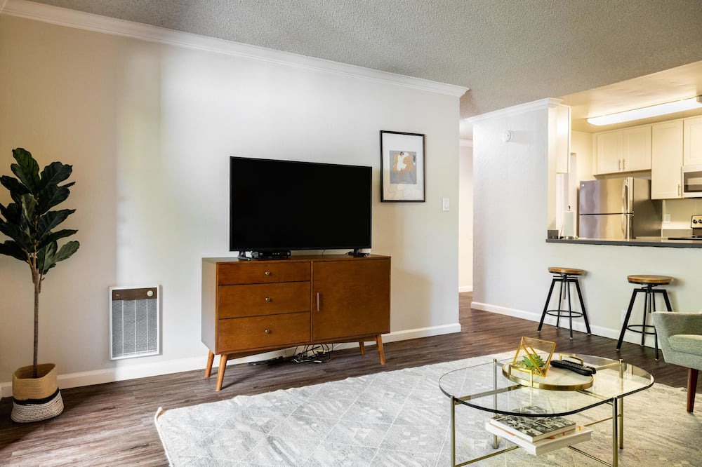 Photo of Livingroom in West Alameda