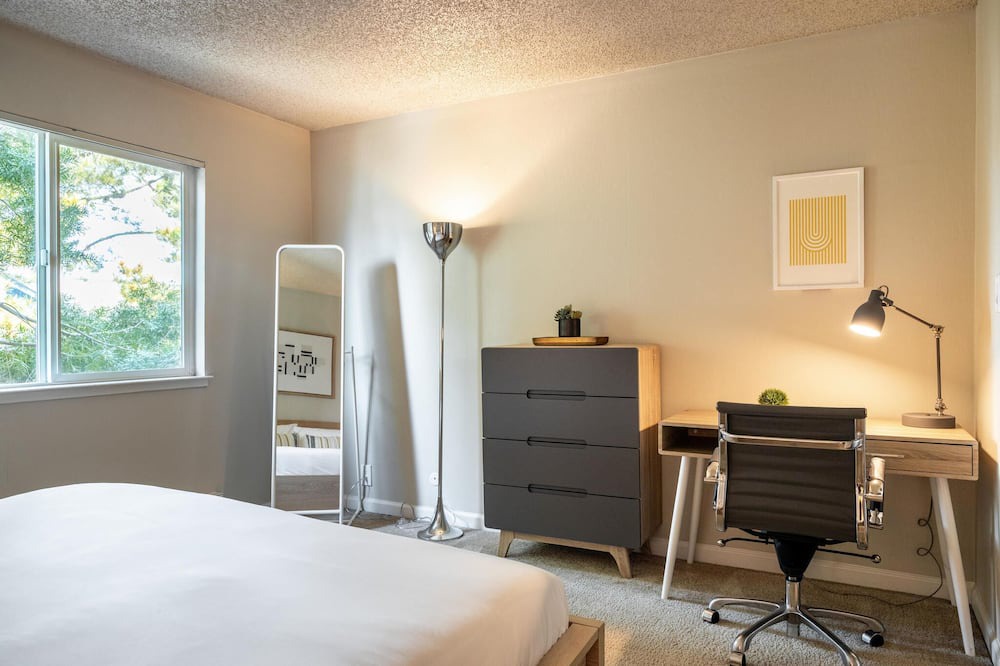 Photo of Bedroom in West Alameda