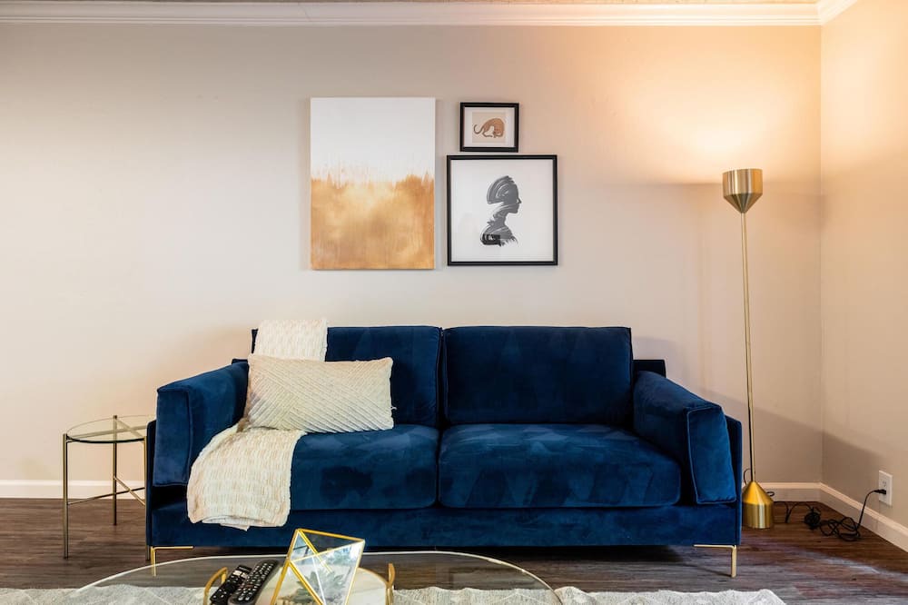Photo of Livingroom in West Alameda