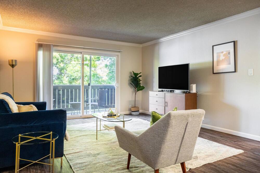 Photo of Livingroom in West Alameda