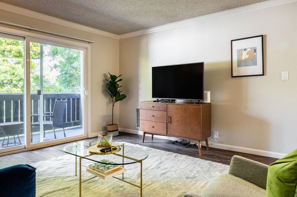 Photo of Livingroom in West Alameda