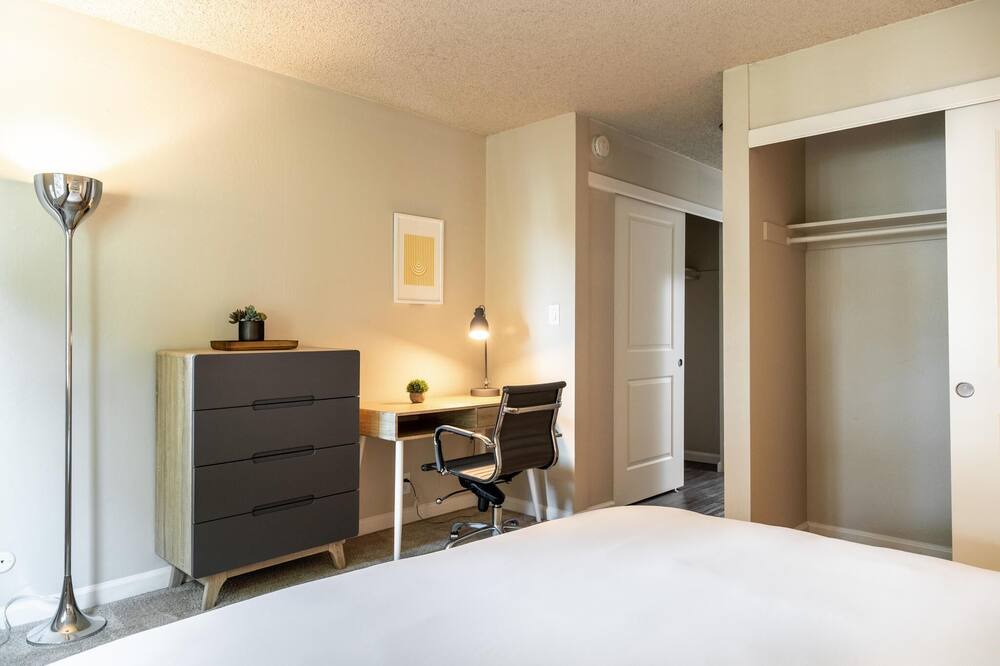 Photo of Bedroom in West Alameda