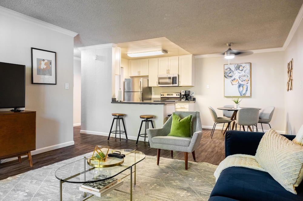 Photo of Livingroom in West Alameda