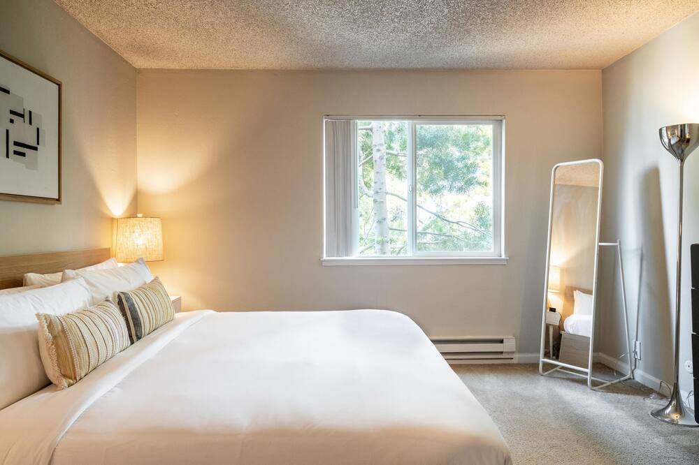 Photo of Bedroom in West Alameda