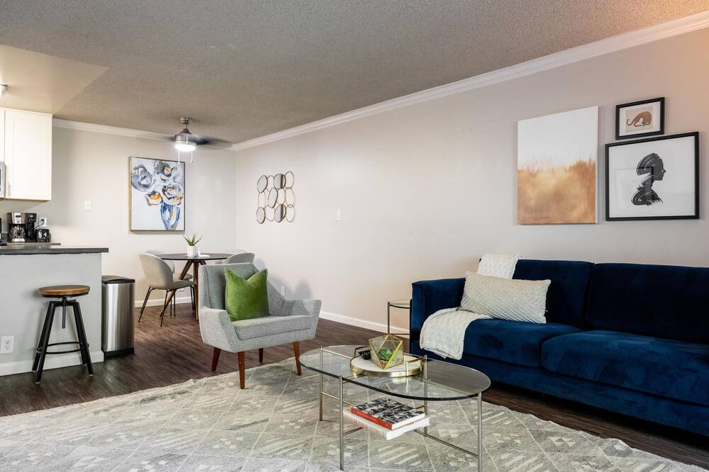 Photo of Livingroom in West Alameda
