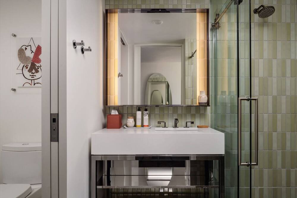 Photo of Bathroom in Tenderloin