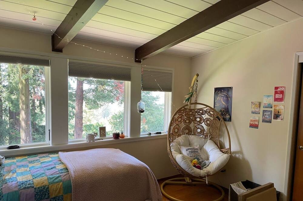 Photo of Bedroom in Berkeley Hills