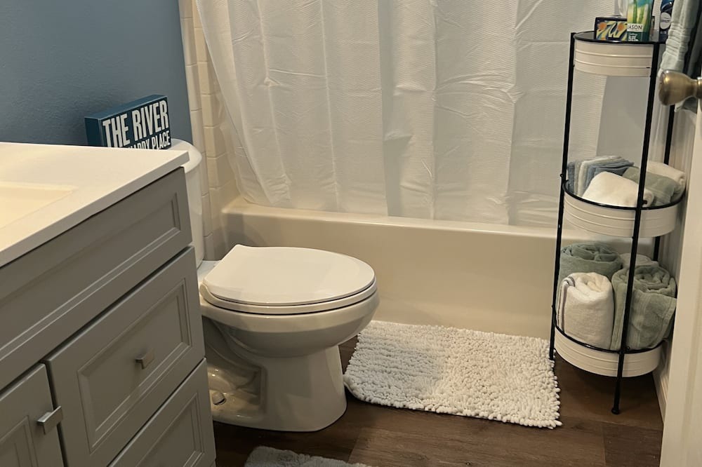 Photo of Bathroom in Oroville