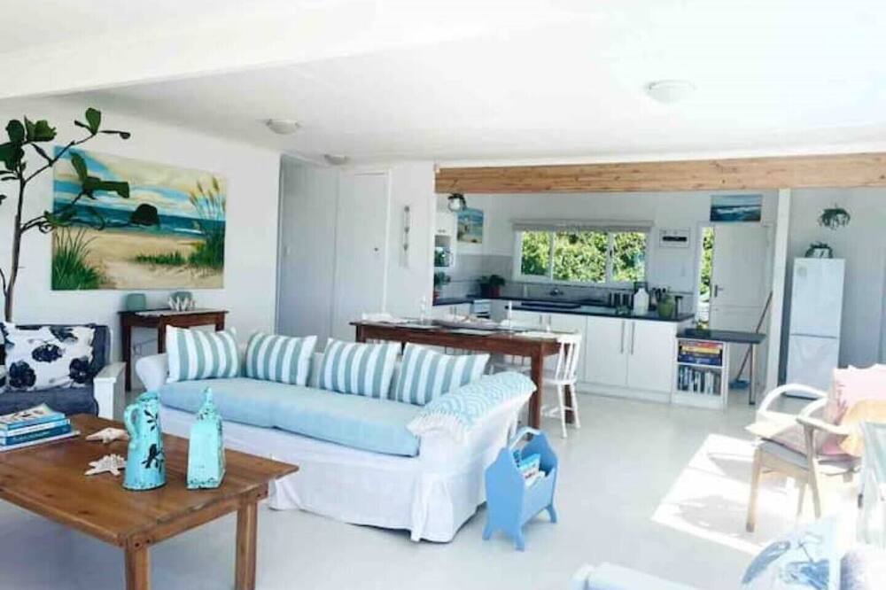 Photo of Livingroom in Reebok