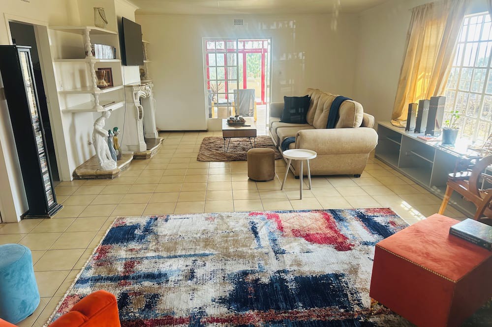 Photo of Livingroom in Muldersdrift