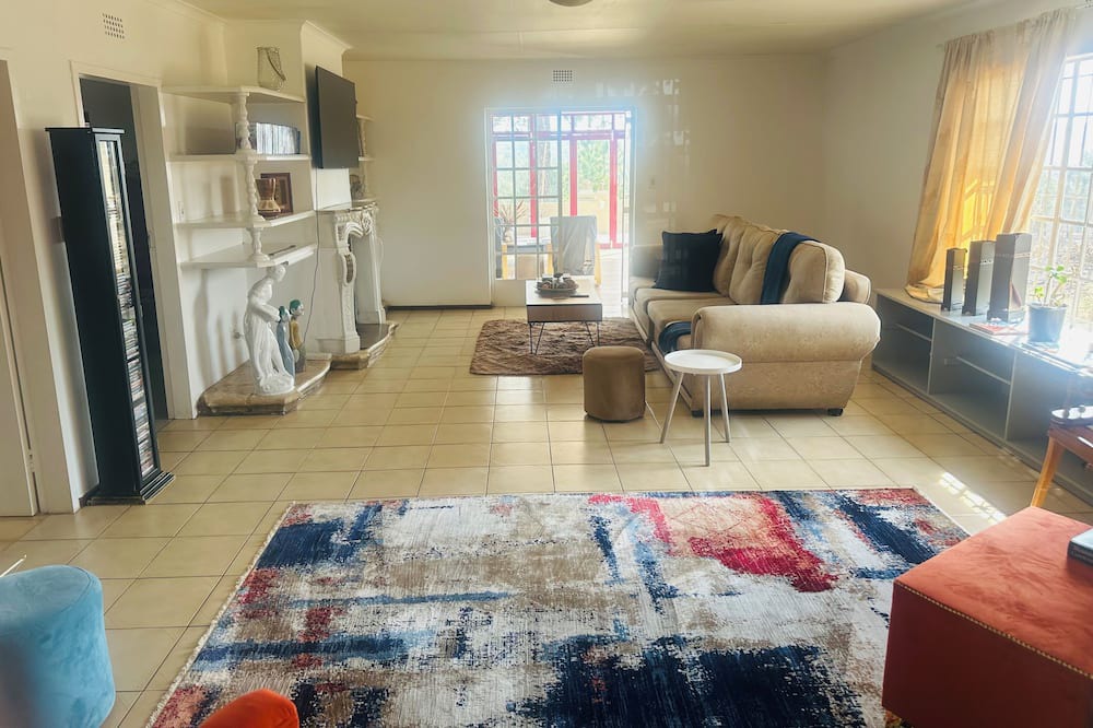 Photo of Livingroom in Muldersdrift