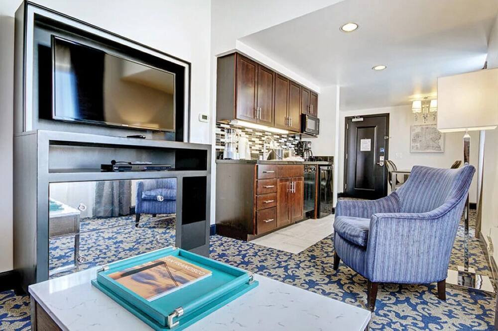 Photo of Livingroom in Lower Nob Hill