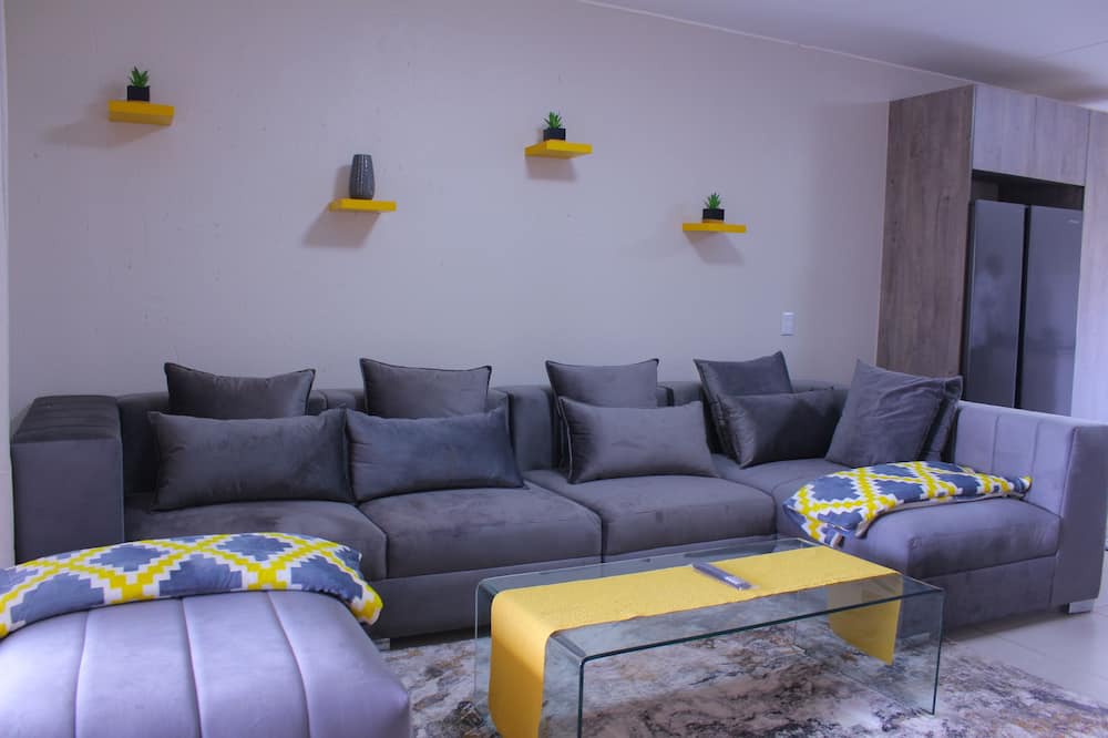 Photo of Livingroom in Ekurhuleni