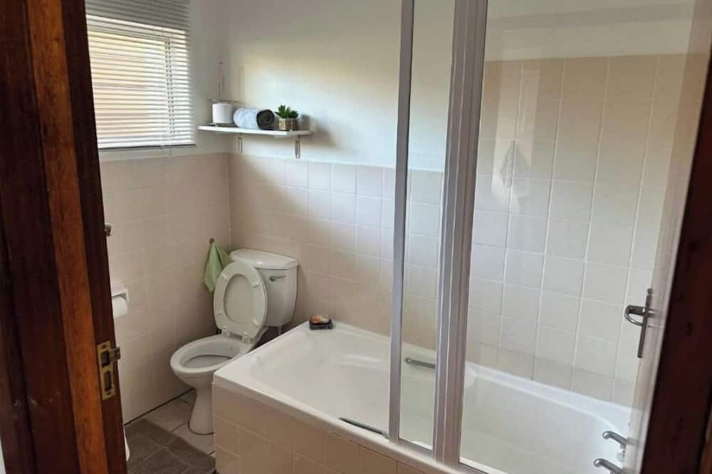 Photo of Bathroom in Gonubie