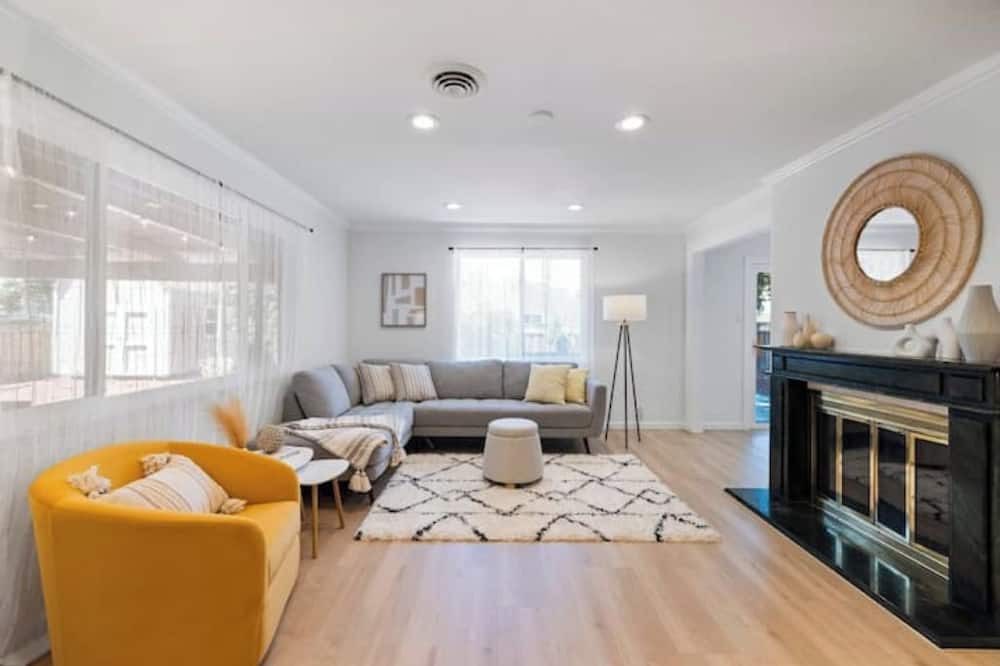 Photo of Livingroom in Pleasant Hill