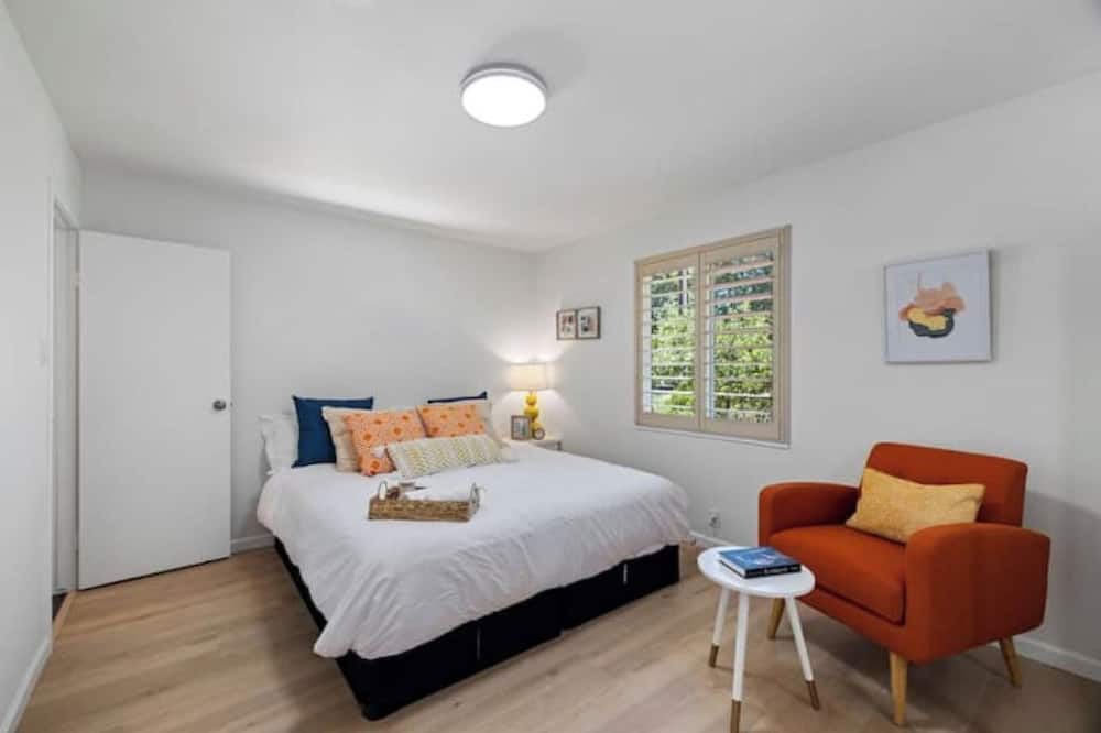 Photo of Bedroom in Pleasant Hill