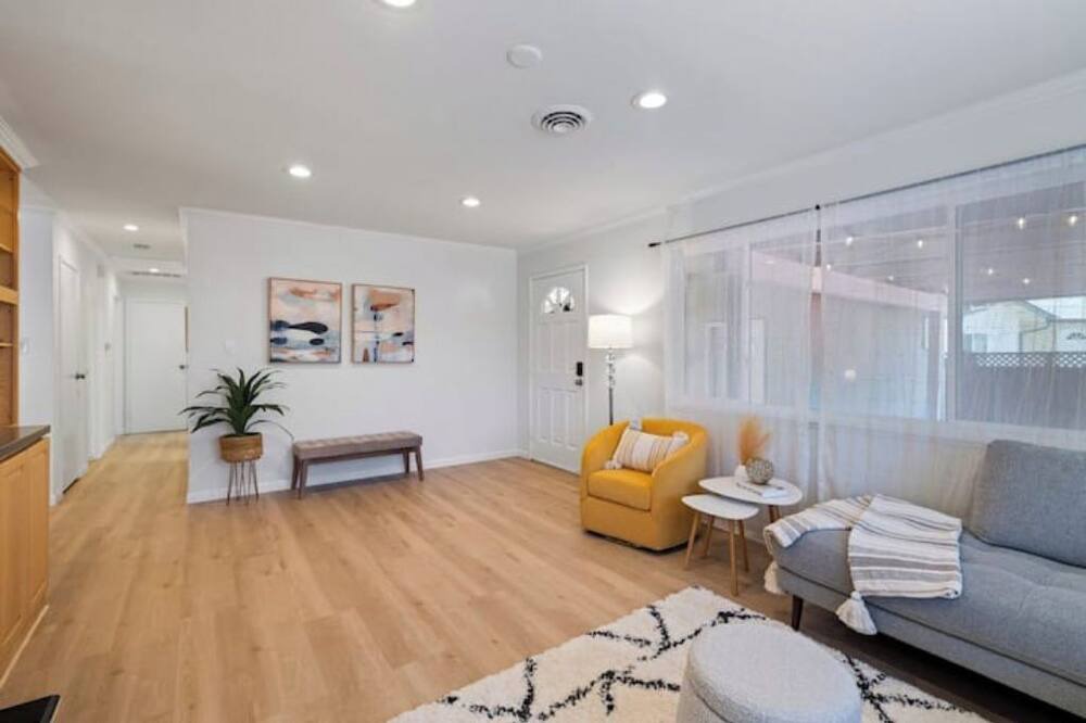 Photo of Livingroom in Pleasant Hill