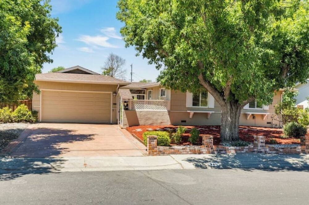 Photo of Outdoor in Pleasant Hill