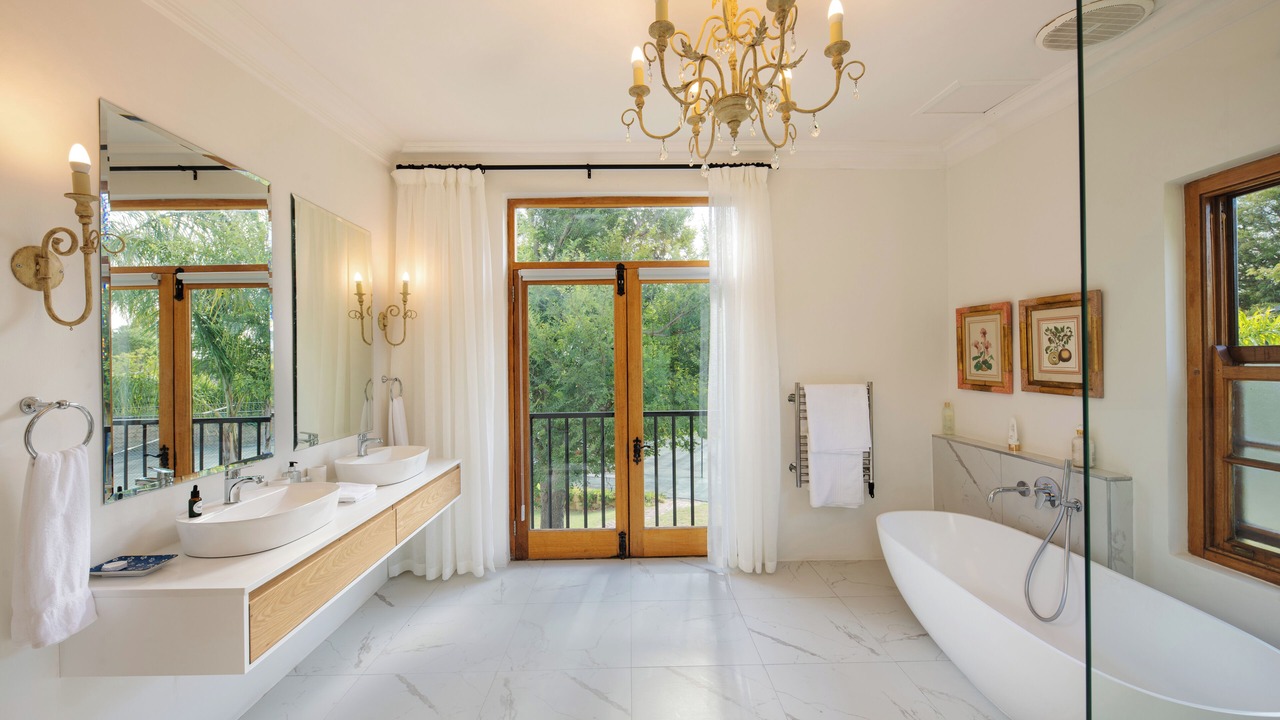 Photo of Bathroom in Flora Park