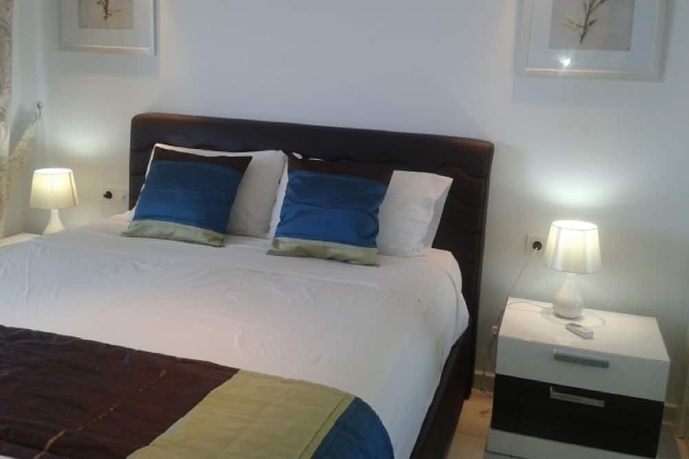 Photo of Bedroom in Side