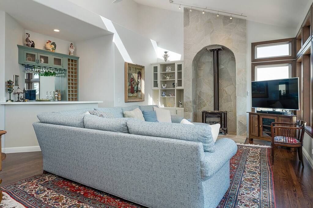 Photo of Livingroom in Larkfield-Wikiup