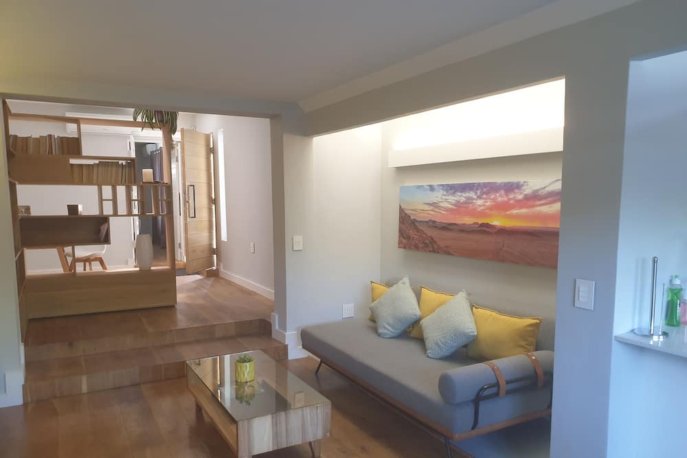 Photo of Livingroom in Plumstead