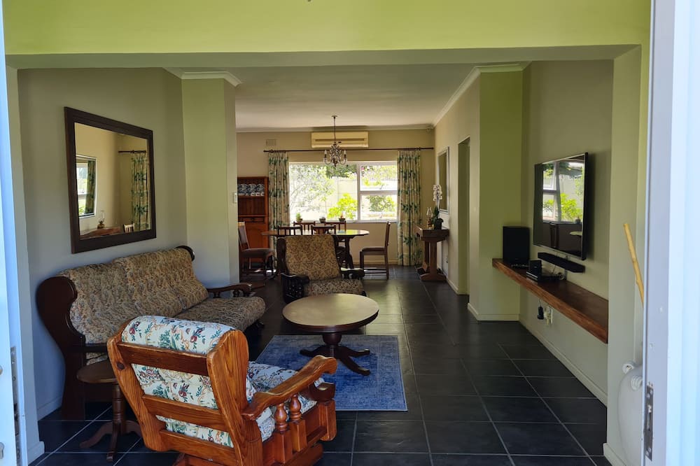 Photo of Livingroom in Gordons Bay Central
