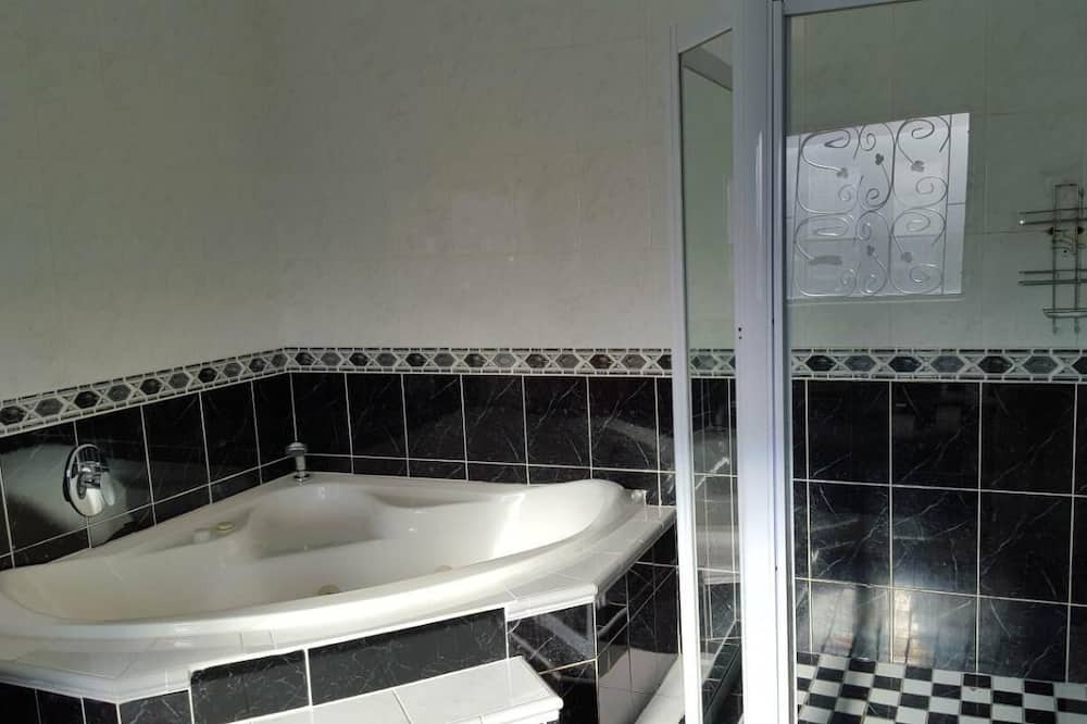 Photo of Bathroom in Rondebosch East
