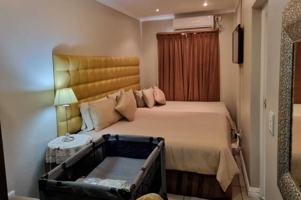 Photo of Bedroom in Rondebosch East