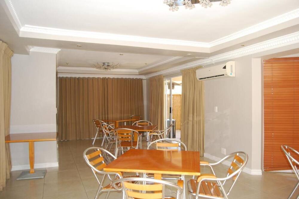 Photo of Kitchen in Rondebosch East