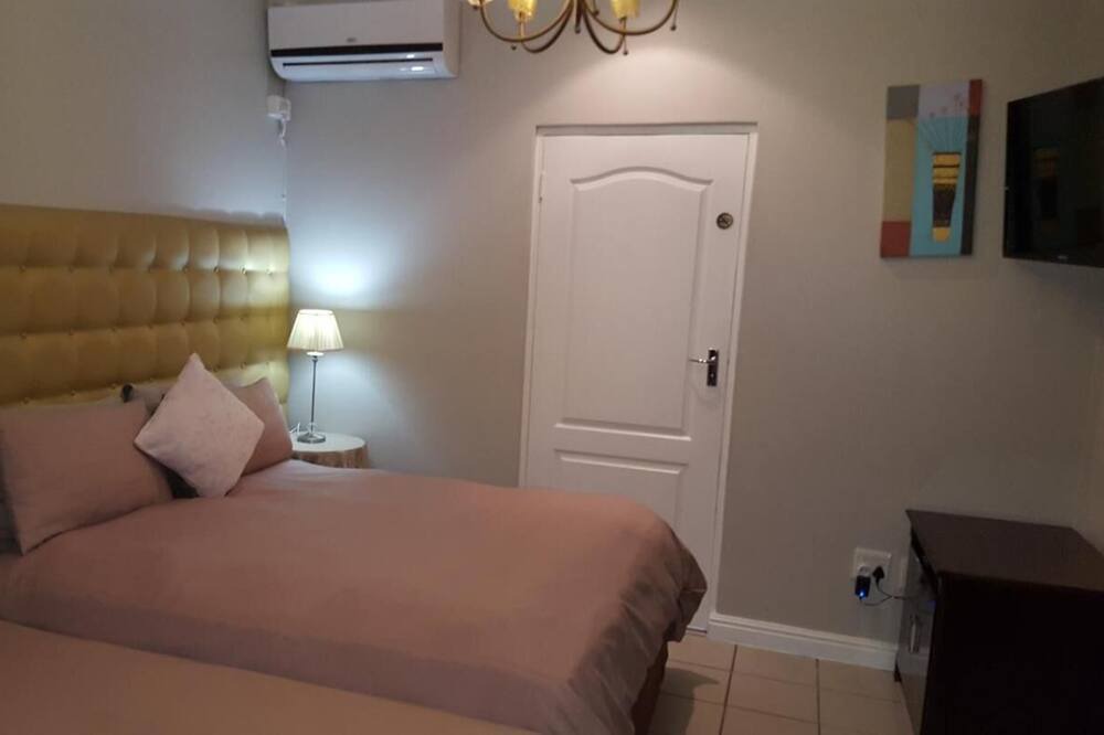 Photo of Bedroom in Rondebosch East